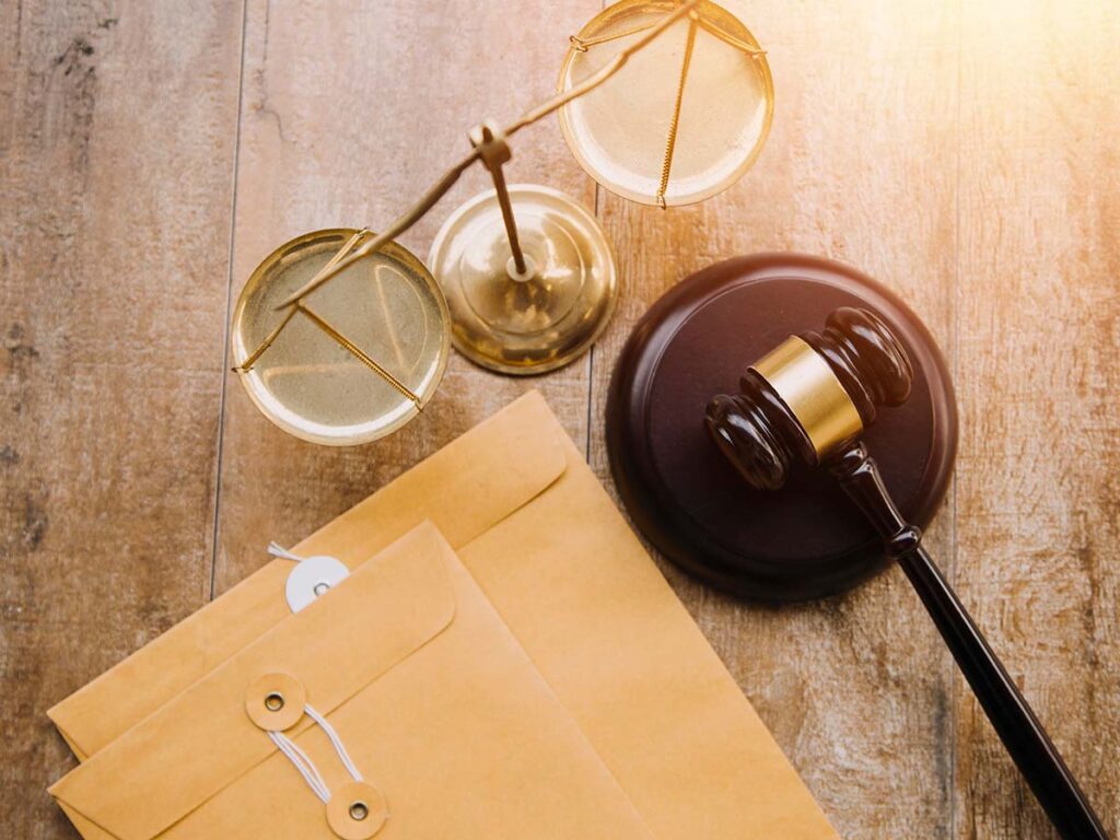 The Difference Between Felony and Misdemeanor Assault in California 2 CRO06 25 The difference between felony and misdemeanor assault in California 2 1